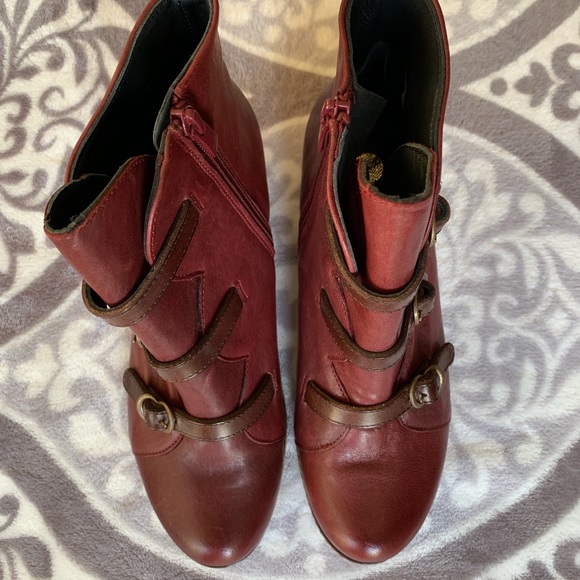 Burgundy leather booties - Picture 2 of 6
